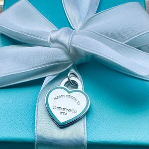 Tiffany & Co Return to Tiffany Medium Blue Outline Heart Charm Pendant